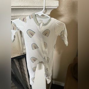 Kyte Baby rainbow onesie 0-3 months